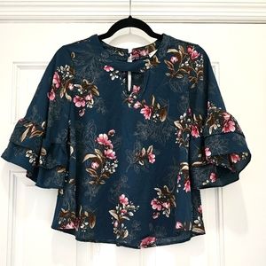 NWOT Urban Romantics Size Small Floral Bell Sleeve Shirt